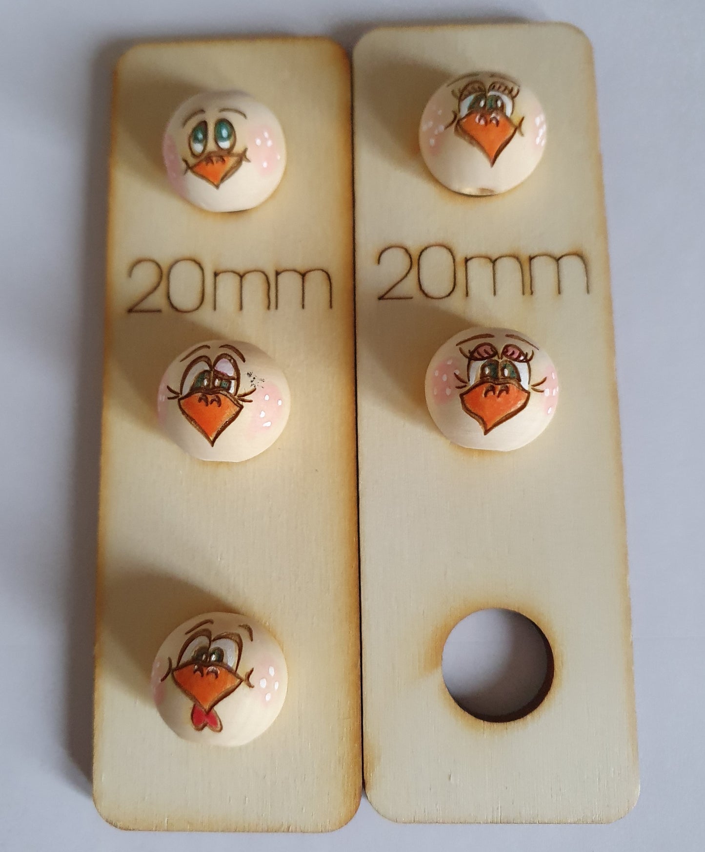 10x Holzköpfe mit bemaltem Gesicht Ostern, 2cm,verschiedene Varianten