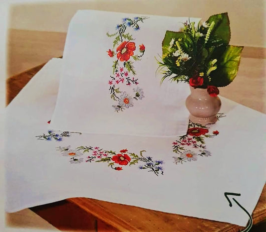 Duftin Stickpackung Mitteldecke Kleine Mohnblumen, Kreuzstich 80x80cm