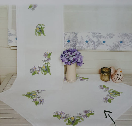 Duftin Stickpackung Mitteldecke Hortensien mit Vogel, Kreuzstich 80x80cm