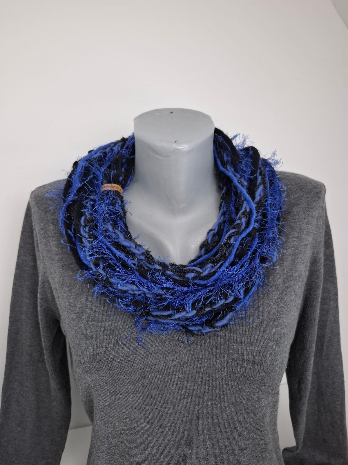 Loop-Schal Königin der Nacht, handgeknüpft Wintervariante