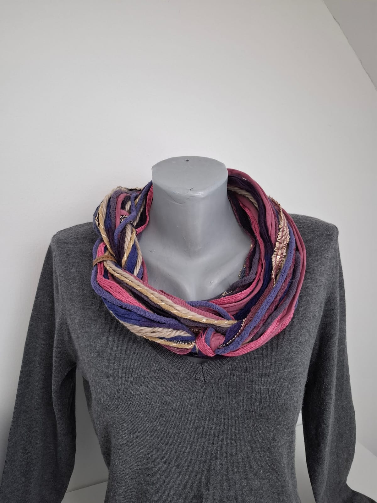 Loop-Schal Winterbeere, handgeknüpft Wintervariante