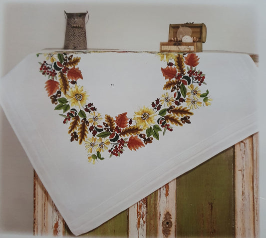 Duftin Stickpackung Mitteldecke Blumen und Laub, Platt-Stielstich, 80x80cm